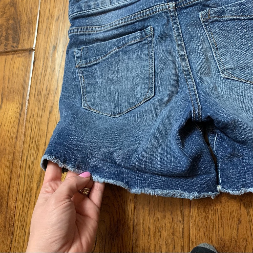Express Jeans Outlet | medium wash distressed shorts | Sz 0 - Picture 10 of 11